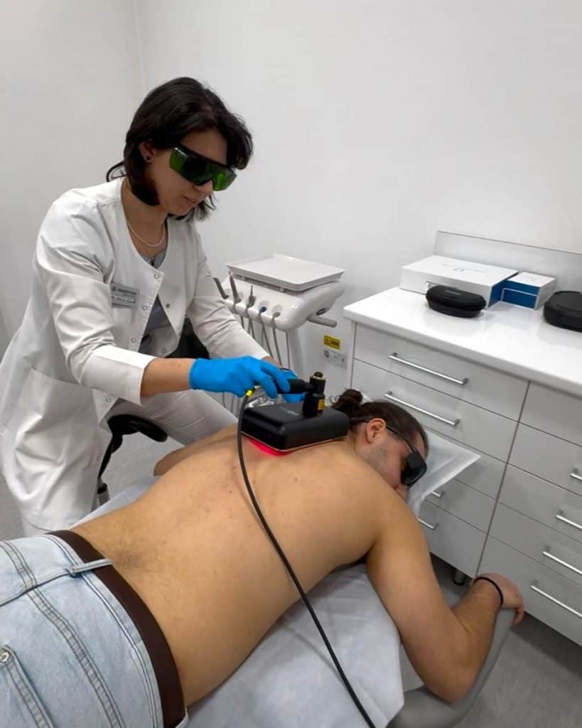 Tratament Giant Laser Cluster THOR pentru inflamația cervicală și tensiunea musculară